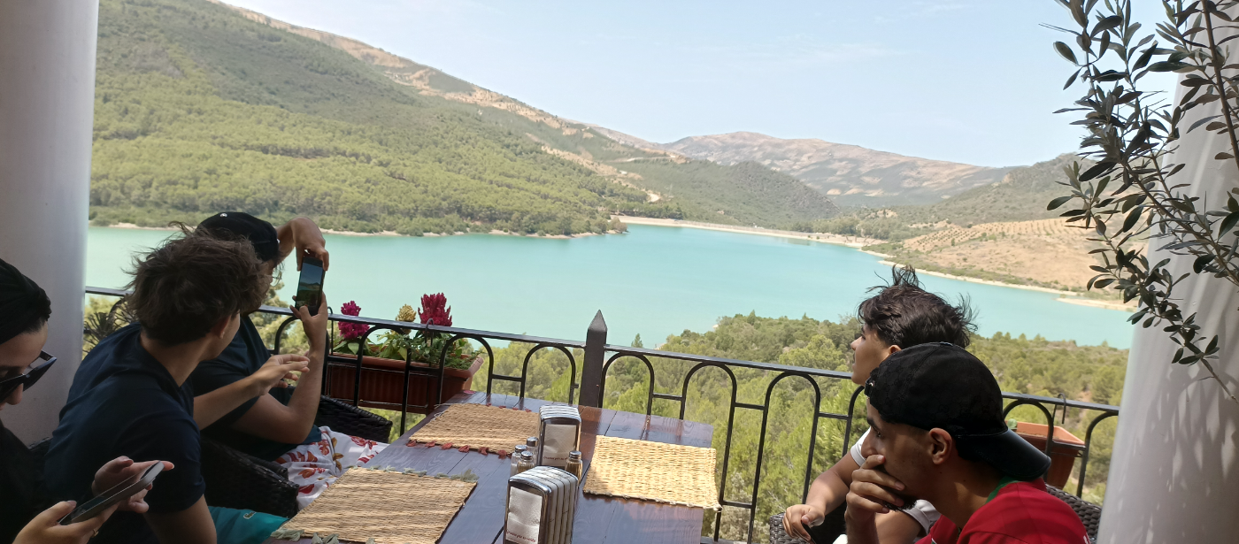 Family lunch overlooking a turquoise mountain lake